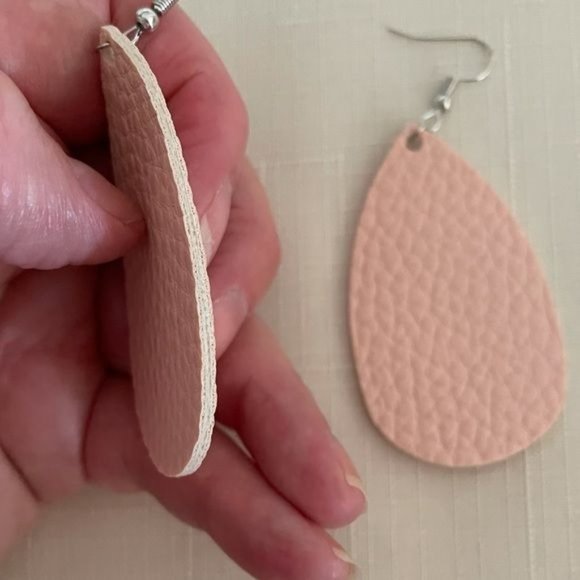 Teardrop Faux Leather Hook Dangle Earrings in Peach New - Picture 3 of 4